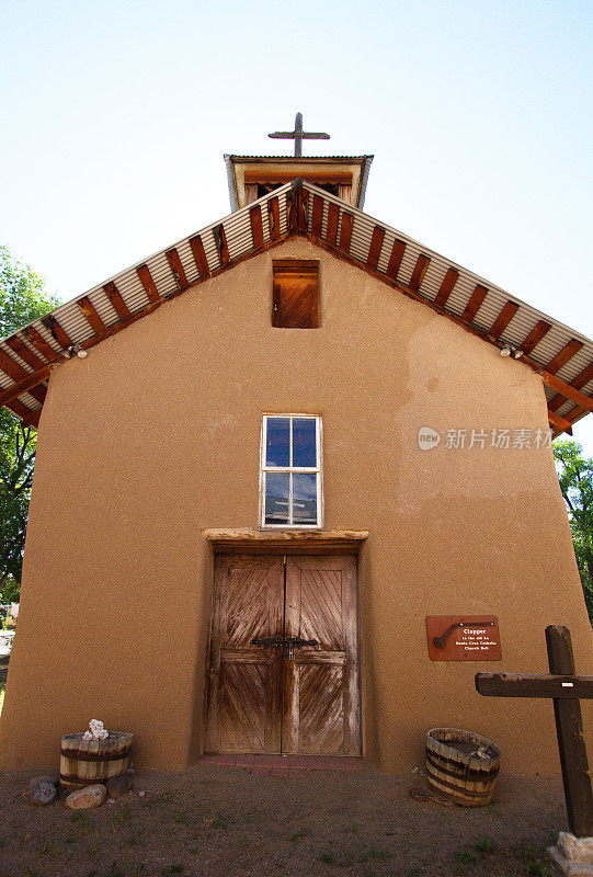 新墨西哥州Ojo Caliente:历史悠久的土坯教堂